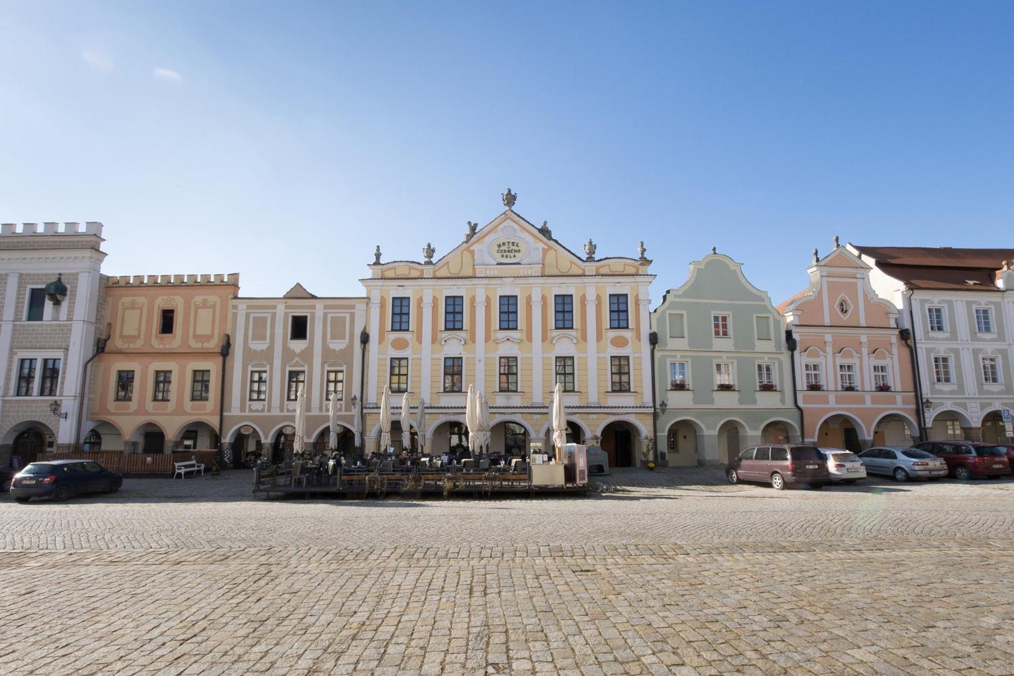 Hotel U Cerneho Orla Telc Exterior photo