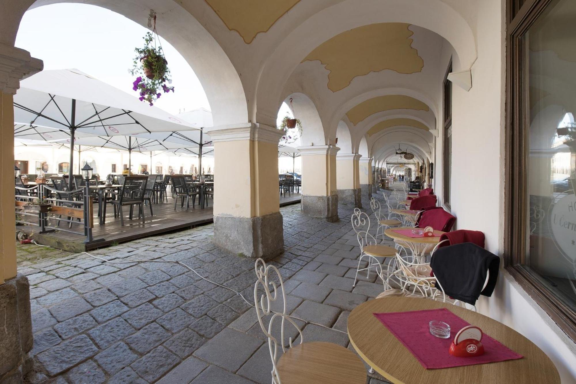 Hotel U Cerneho Orla Telc Exterior photo